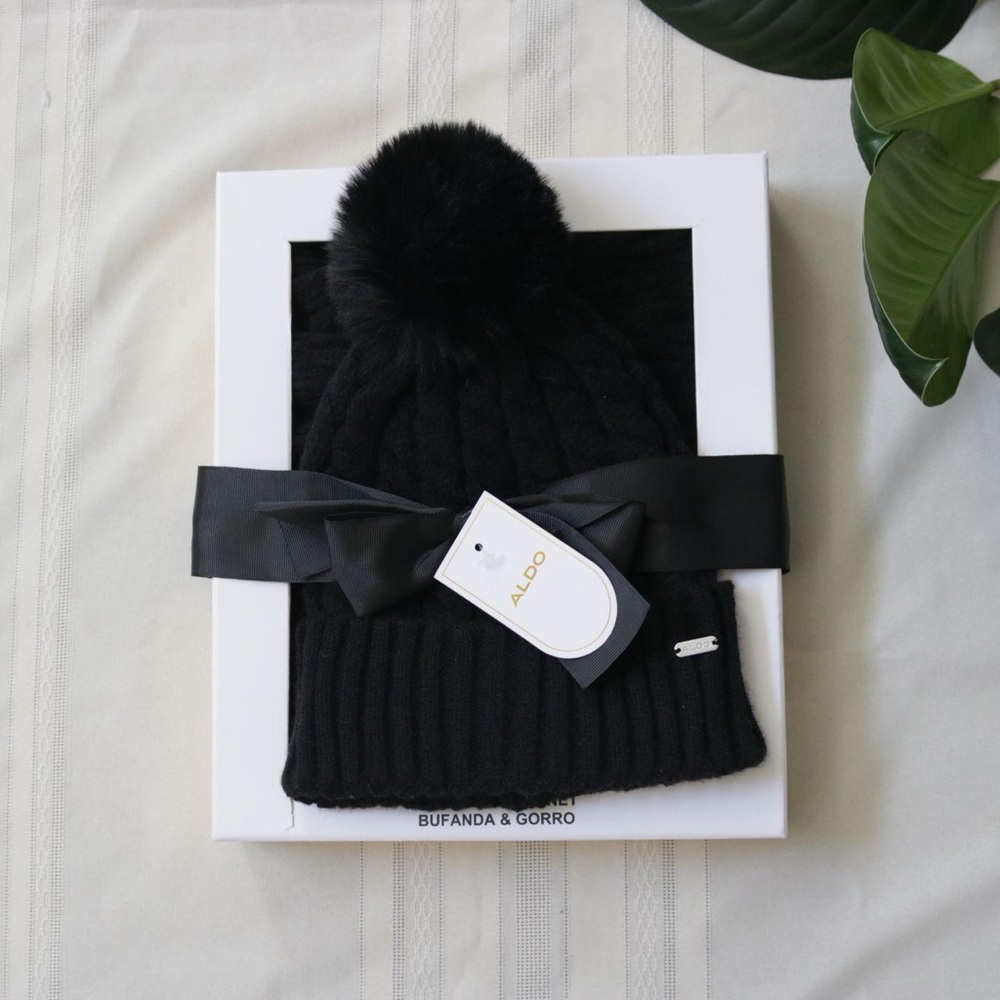 Aldo black scarf and beanie knit set